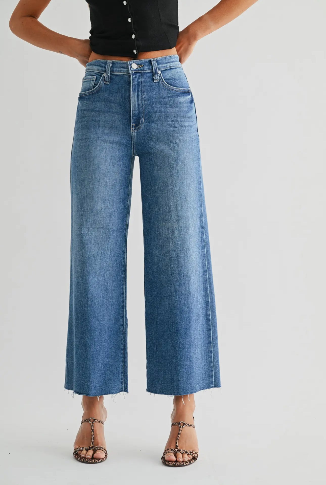 Scissor Cut Cropped Wide Leg Jean in Med - Just Black Denim